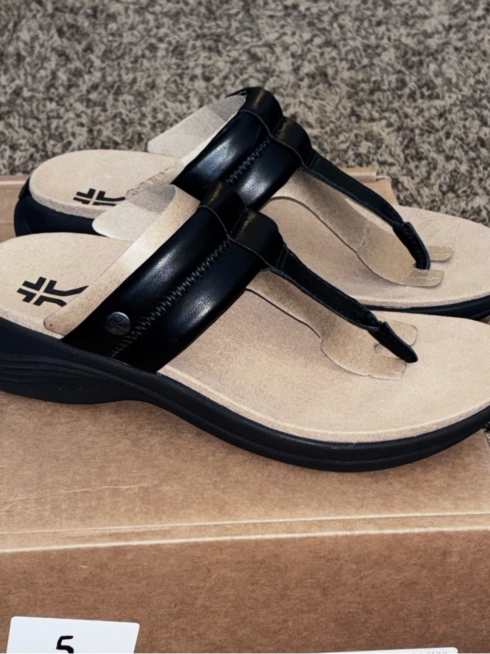 KURU Women's Black and Beige Leather Thong Sandals